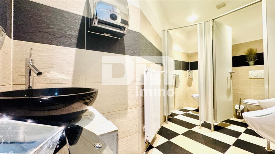 Wohn Gewerbe Ensemble mit 6 neuwertigen Apartments + Restaurant in Traumlage - EG Wcs Herren